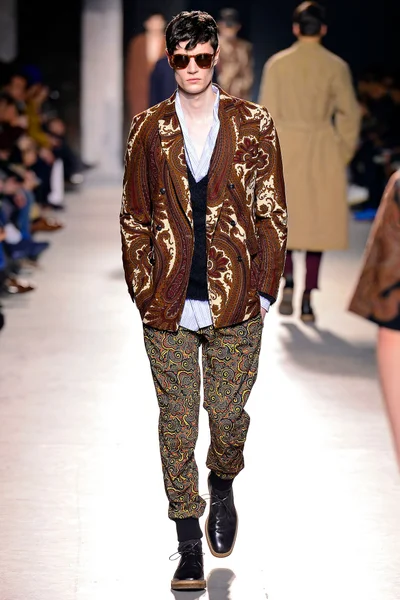 Look 23